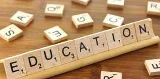 শিক্ষাব্যবস্থার সংকট : উন্নত দেশের অনুসরণ নাকি স্থানীয় প্রয়োজন? কোনো দেশের শিক্ষাব্যবস্থার সংকট, সংস্কার বা উন্নয়ন নিয়ে কথা বললে, সবচেয়ে গুরুত্বপূর্ণ বিষয় হচ্ছে স্থানীয় চাহিদা ও বাস্তবতা। ছবিসূত্র: https://www.thebluediamondgallery.com/wooden-tile/e/education.html